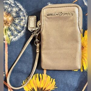 Coach Poppy Gold Card Wristlet